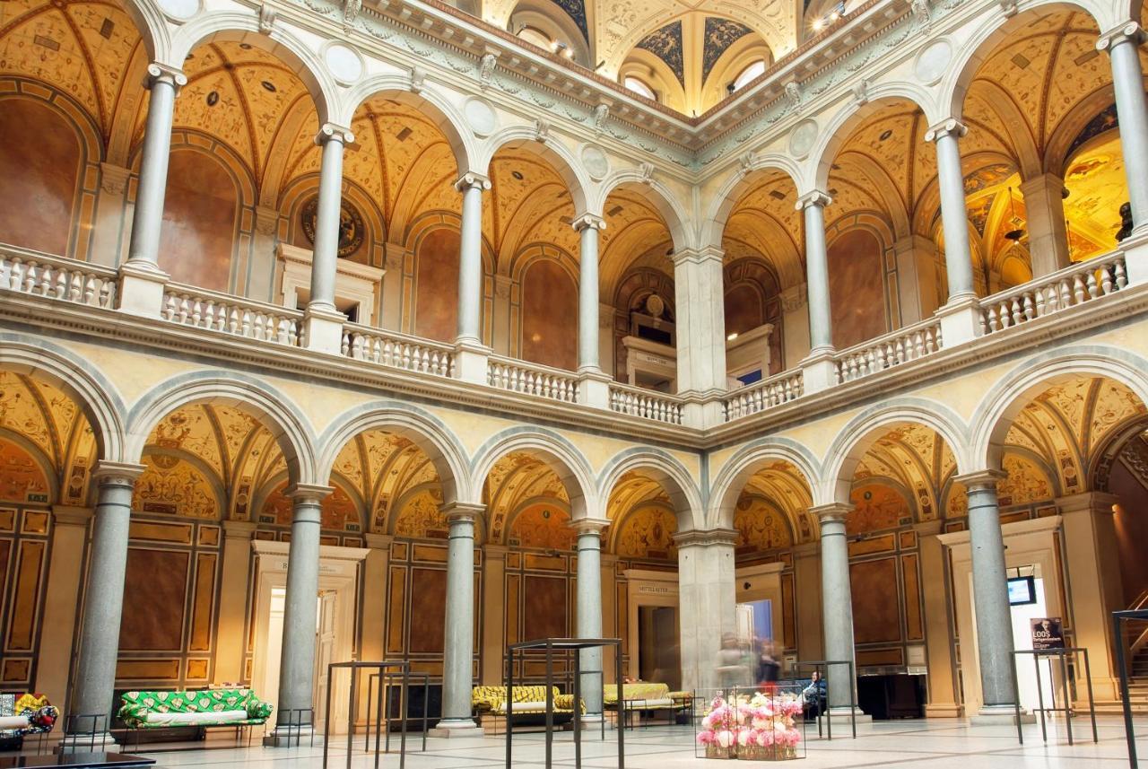 グランド ホテル ウィーン エクステリア 写真 Interior of the museum