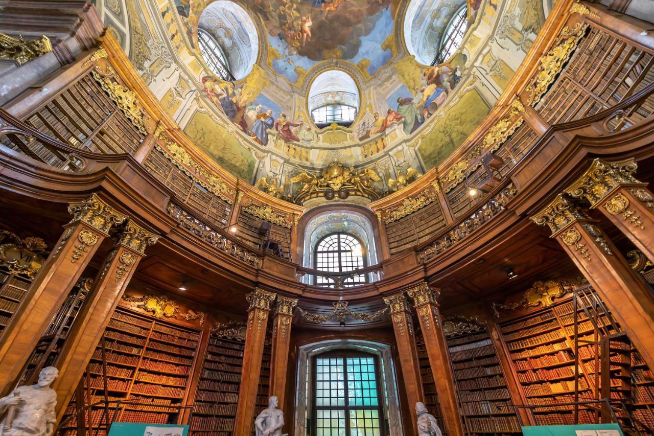 グランド ホテル ウィーン エクステリア 写真 The library of the abbey