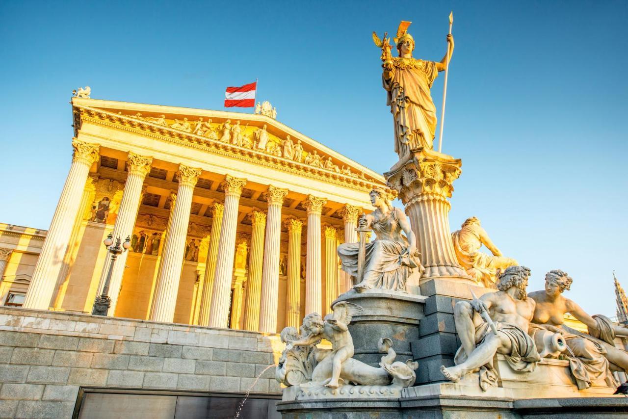 グランド ホテル ウィーン エクステリア 写真 The Austrian Parliament building