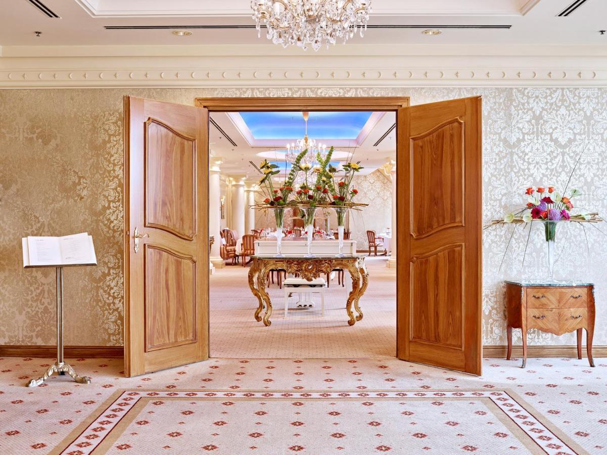 グランド ホテル ウィーン エクステリア 写真 The interior of the hotel